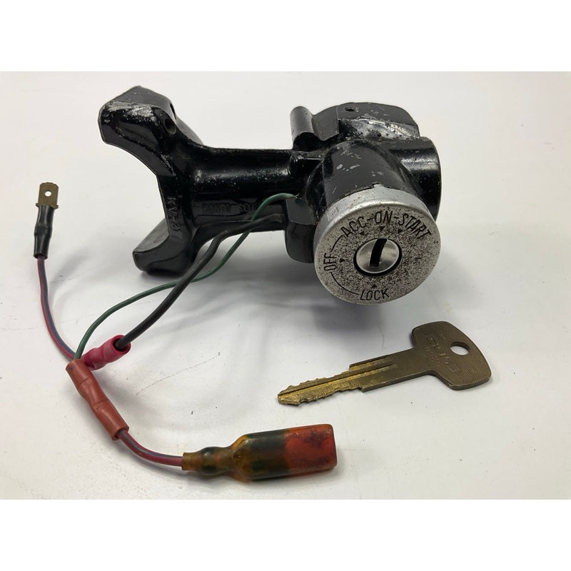 USED #155  Ignition Lock Cylinder With One Key OEM For Datsun 240Z 260Z 280Z