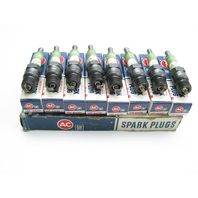 (8) New Vintage Acdelco R43TX Spark Plugs GM # 5613563