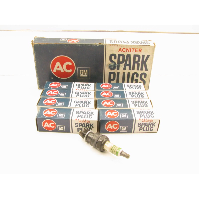 (8) Vintage Acdelco R42CXLS Spark Plugs