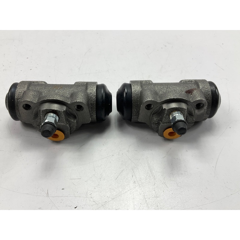 (2) New Unboxed W37639 Drum Brake Wheel Cylinders For 1984-1989 Toyota Van